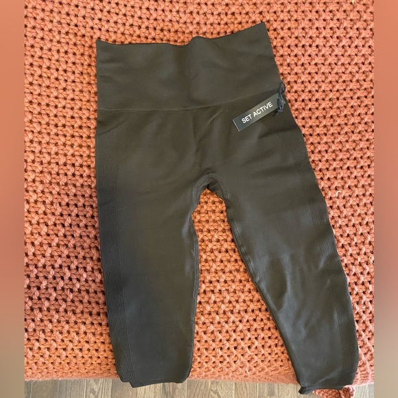 Set Active Sculptflex leggings in espresso. Size small.  Gently worn - Picture 2 of 3